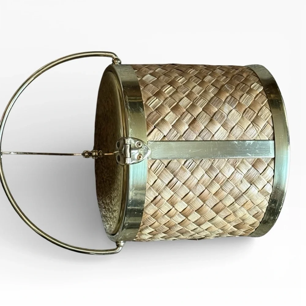 Kraftware features woven